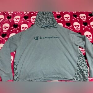 - blue CHAMPION leopard print pull over hoodie🐆 Size XXL women’s